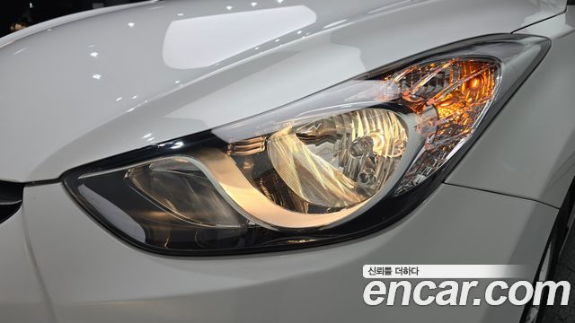 Hyundai AVANTE 2013 — photo 8
