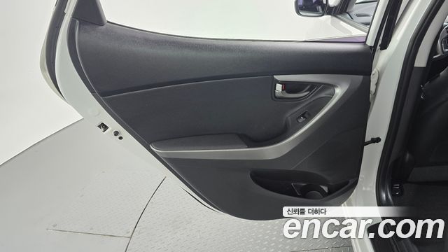 Hyundai AVANTE 2013 — photo 15