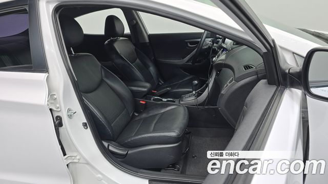 Hyundai AVANTE 2013 — photo 16