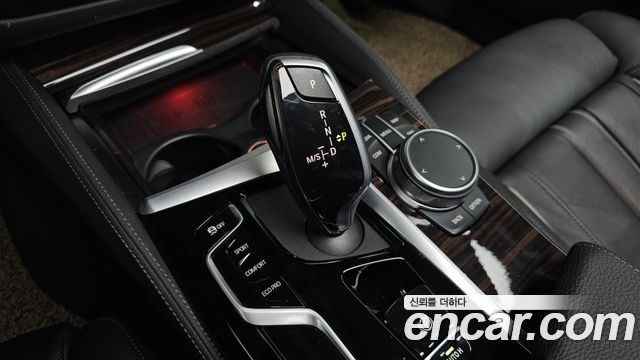 BMW 5-Series 2021 — photo 12