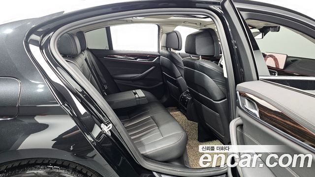 BMW 5-Series 2021 — photo 17