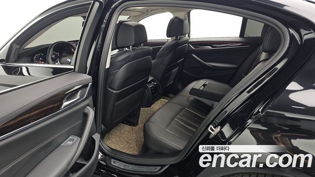 BMW 5-Series 2021 — photo 18