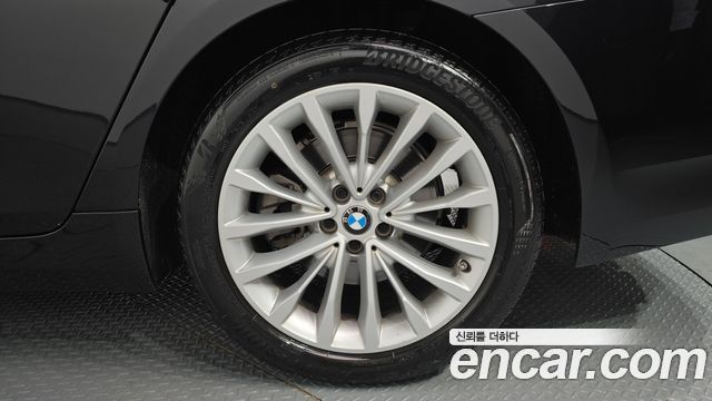 BMW 5-Series 2021 — photo 7