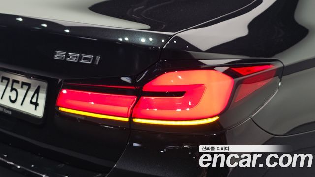 BMW 5-Series 2021 — photo 9