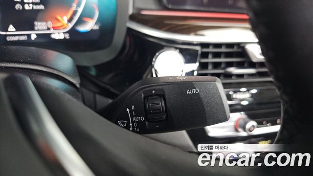 BMW 5-Series 2021 — photo 27