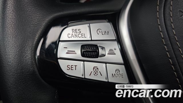 BMW 5-Series 2021 — photo 30