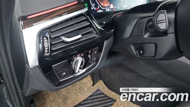 BMW 5-Series 2021 — photo 31