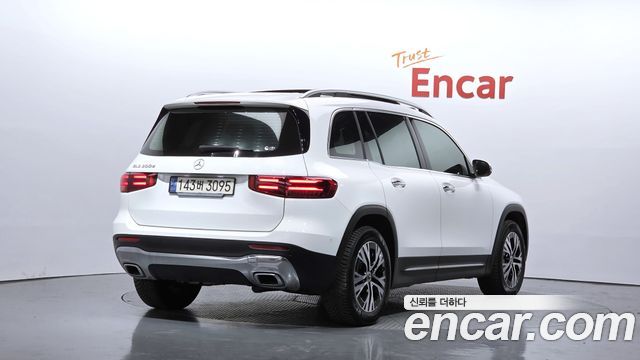 Mercedes-Benz GLB-Class 2024 — photo 2