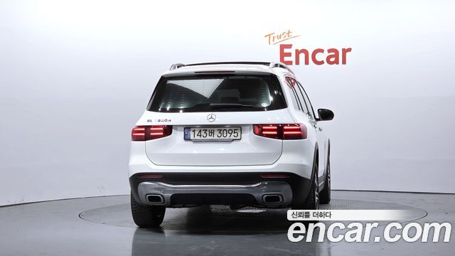 Mercedes-Benz GLB-Class 2024 — photo 4