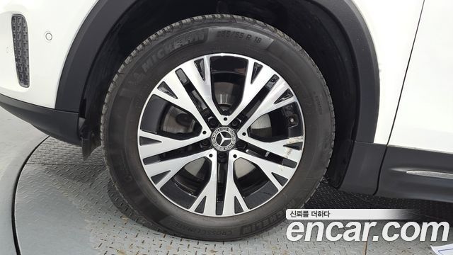 Mercedes-Benz GLB-Class 2024 — photo 5