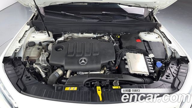 Mercedes-Benz GLB-Class 2024 — photo 6