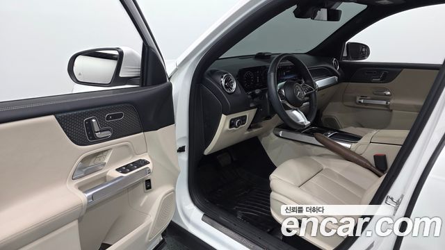 Mercedes-Benz GLB-Class 2024 — photo 11