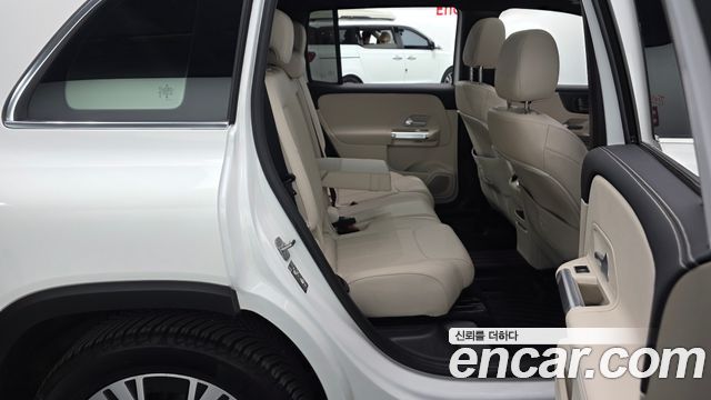 Mercedes-Benz GLB-Class 2024 — photo 12