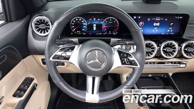 Mercedes-Benz GLB-Class 2024 — photo 13