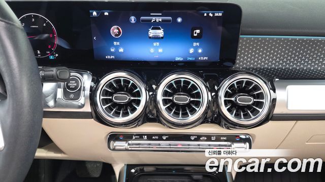 Mercedes-Benz GLB-Class 2024 — photo 14