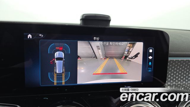 Mercedes-Benz GLB-Class 2024 — photo 15