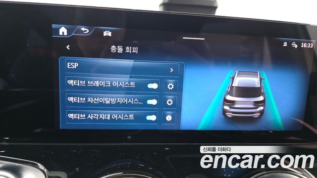 Mercedes-Benz GLB-Class 2024 — photo 16