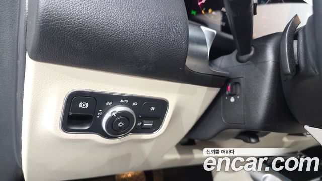 Mercedes-Benz GLB-Class 2024 — photo 17
