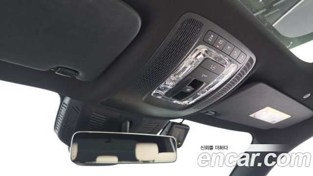 Mercedes-Benz GLB-Class 2024 — photo 18