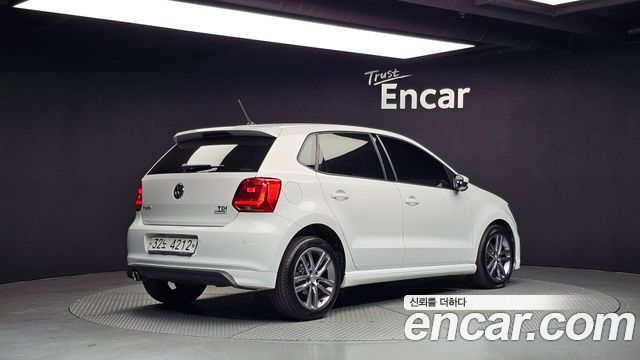 Volkswagen Polo 2015 — photo 2