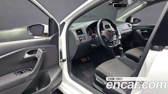 Volkswagen Polo 2015 — photo 10