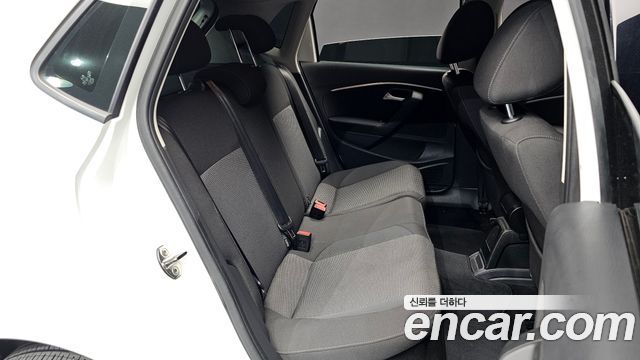 Volkswagen Polo 2015 — photo 11