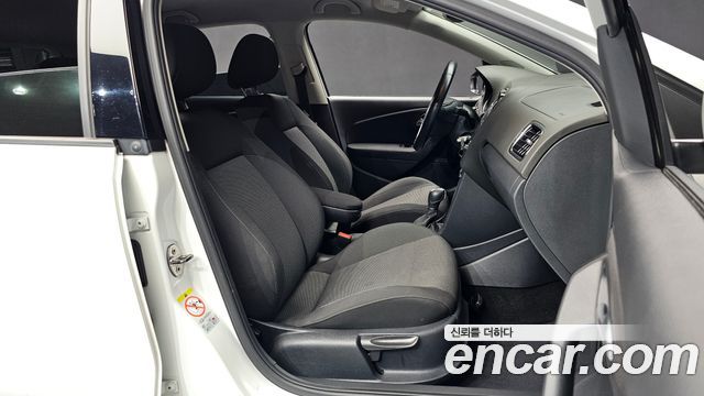 Volkswagen Polo 2015 — photo 12