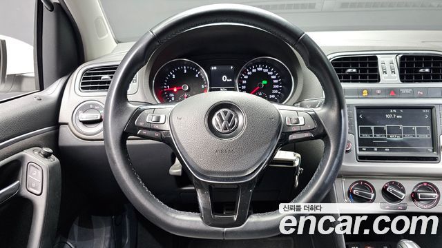Volkswagen Polo 2015 — photo 13