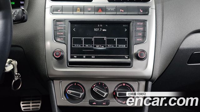 Volkswagen Polo 2015 — photo 14