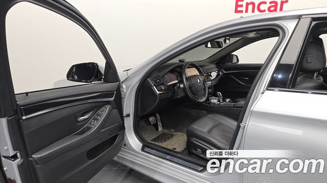 BMW 5-Series 2016 — photo 10