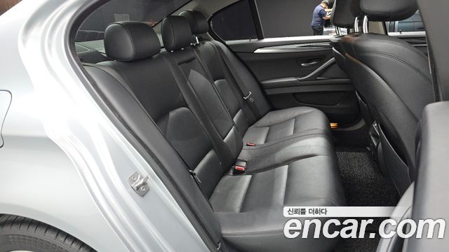 BMW 5-Series 2016 — photo 11
