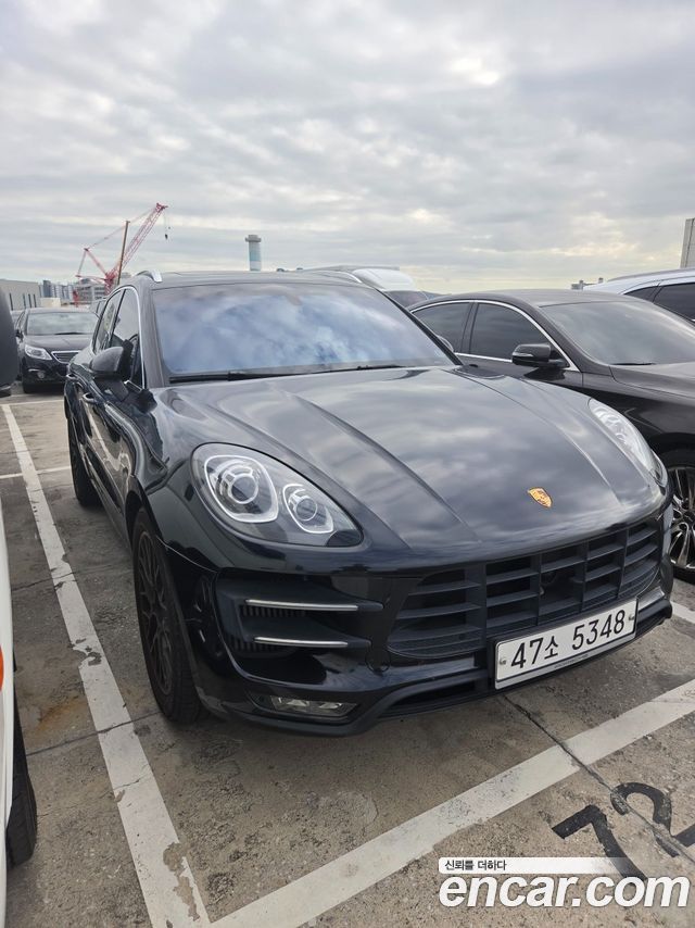 Porsche Macan 2015 — photo 1