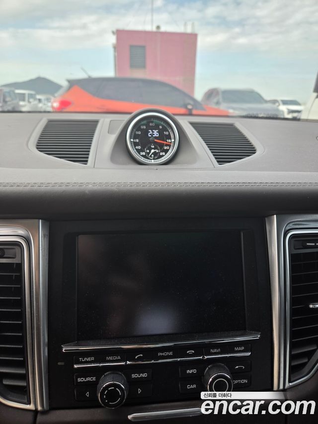Porsche Macan 2015 — photo 9