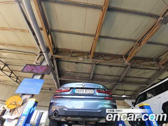 BMW 3-Series 2021 — photo 2