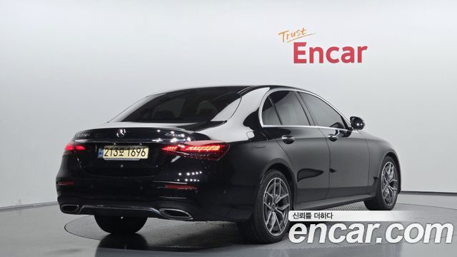 Mercedes-Benz E-Class 2022 — photo 2