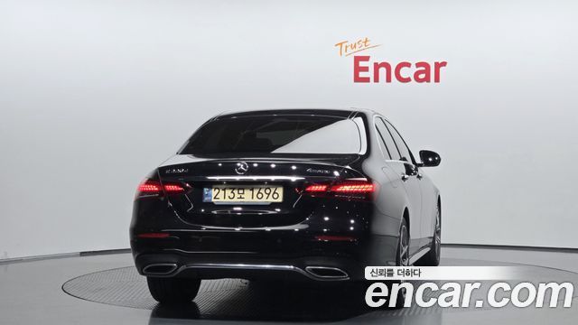 Mercedes-Benz E-Class 2022 — photo 4