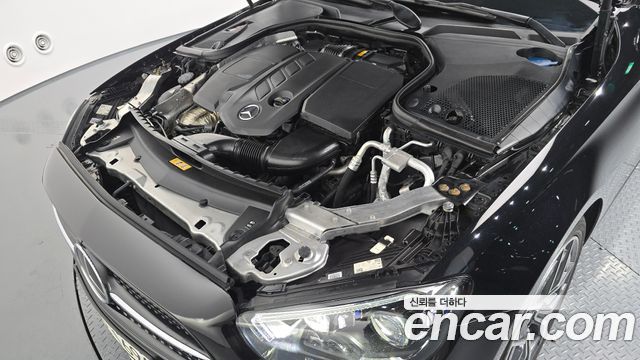 Mercedes-Benz E-Class 2022 — photo 6