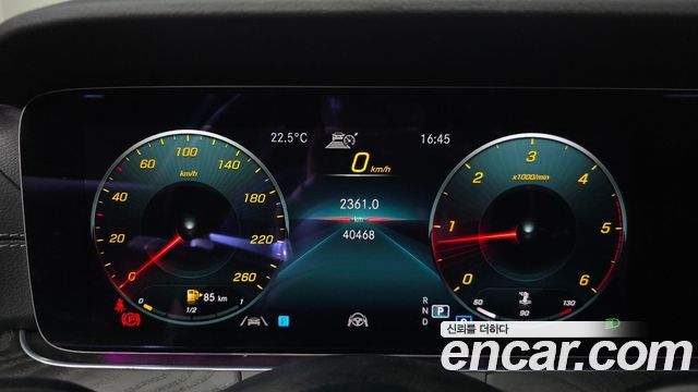 Mercedes-Benz E-Class 2022 — photo 11