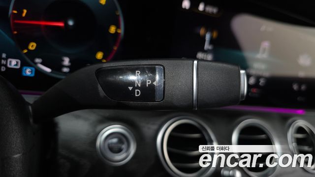 Mercedes-Benz E-Class 2022 — photo 12