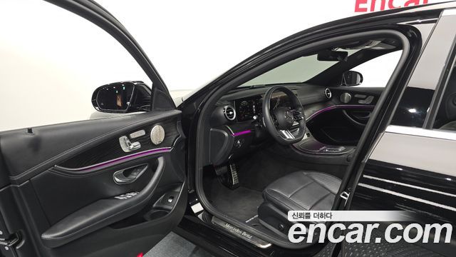 Mercedes-Benz E-Class 2022 — photo 13