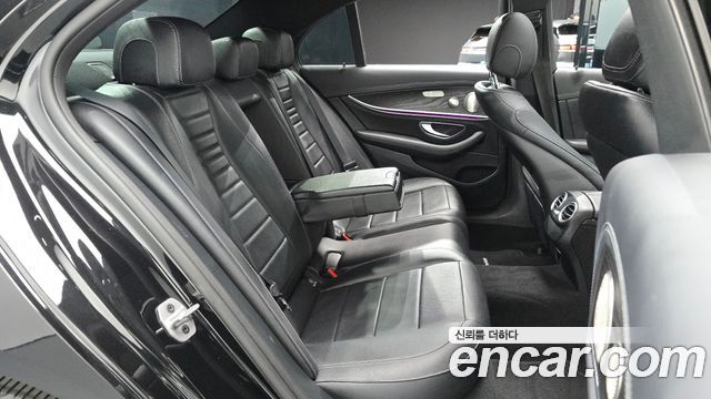Mercedes-Benz E-Class 2022 — photo 17