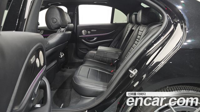 Mercedes-Benz E-Class 2022 — photo 18