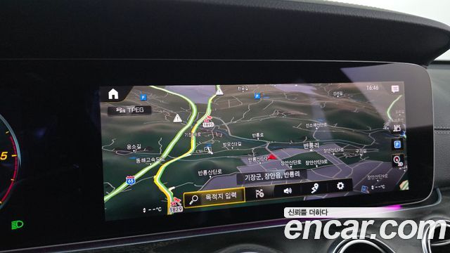 Mercedes-Benz E-Class 2022 — photo 19