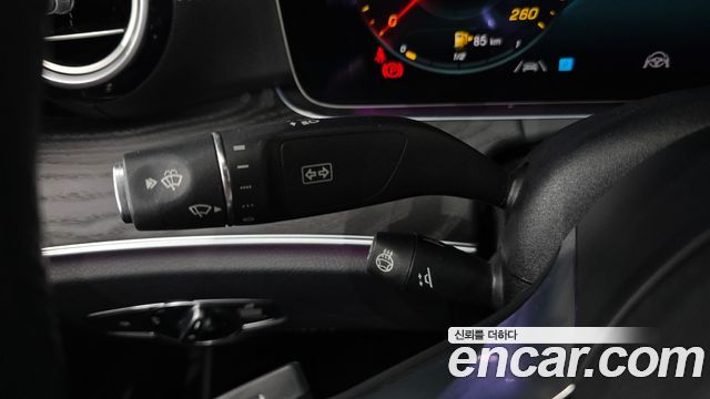 Mercedes-Benz E-Class 2022 — photo 24