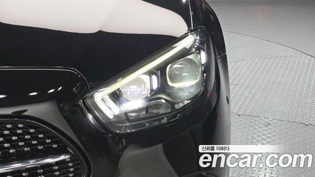 Mercedes-Benz E-Class 2022 — photo 8