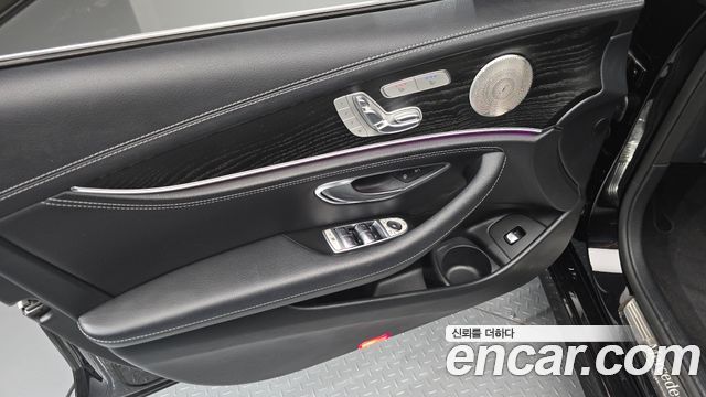 Mercedes-Benz E-Class 2022 — photo 14