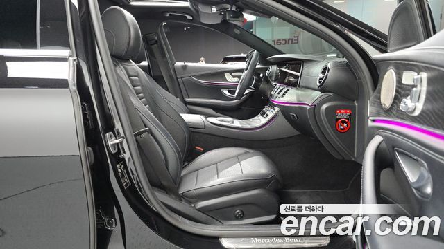 Mercedes-Benz E-Class 2022 — photo 16