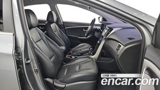 Hyundai i30 2016 — photo 17