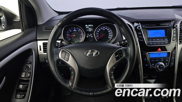 Hyundai i30 2016 — photo 19