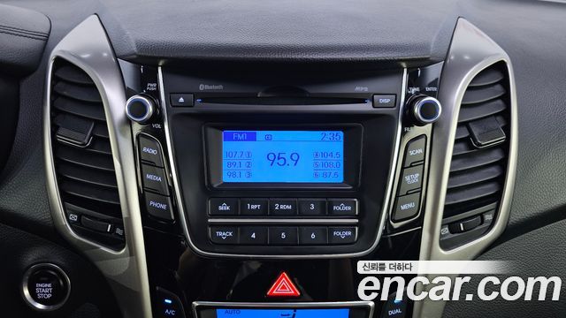 Hyundai i30 2016 — photo 21